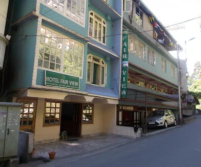 https://imgcld.yatra.com/ytimages/image/upload/t_hotel_yatra_city_desktop/v1438956892/Domestic Hotels/Hotels_Gangtok/Hotel Fair View/Exterior_2.jpg